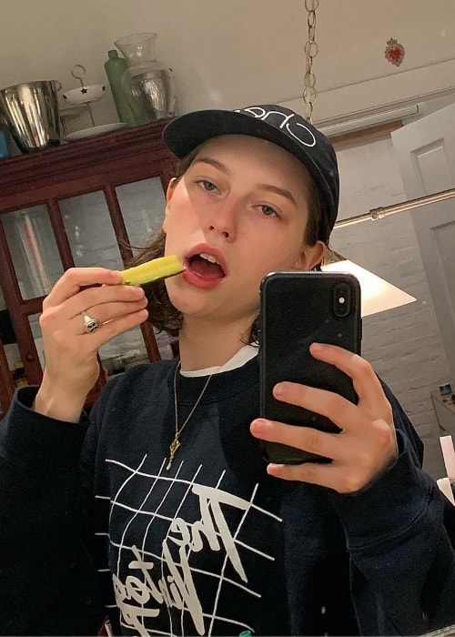 King Princess taking a mirror selfie while enjoying pickle in November 2018