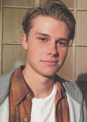 Logan Shroyer Height, Weight, Age, Girlfriend, Family, Facts, Biography