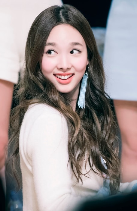 Nayeon (Im Na-yeon) Height, Weight, Age, Body Statistics - Healthy Celeb