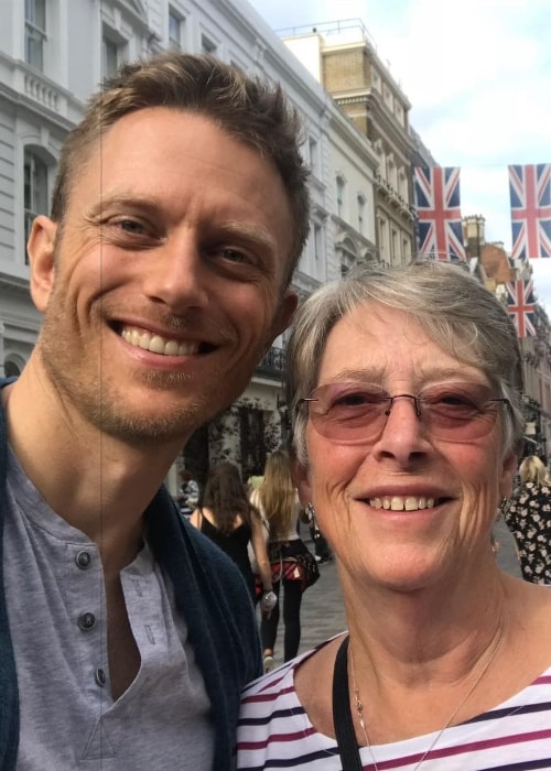 Neil Jackson in a selfie with his mother in August 2018