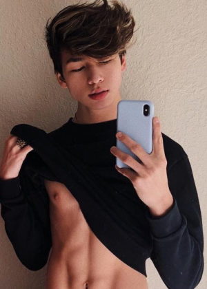 Oliver Moy Height, Weight, Age, Girlfriend, Family, Facts, Biography