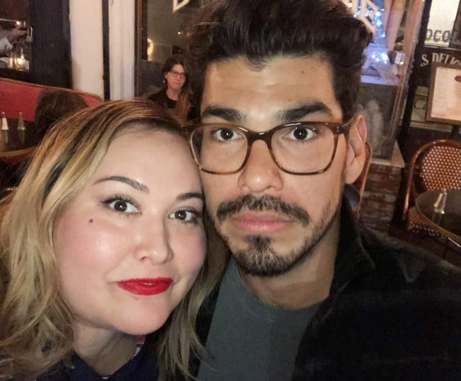 Raúl Castillo in a selfie with Tanya Saracho in April 2018