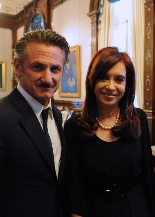 Sean Penn posing with Former President of Argentina Cristina Fernández in February 2012