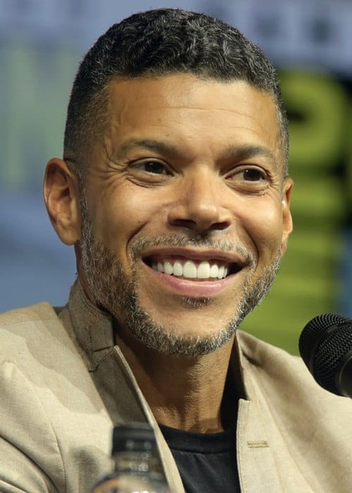 Wilson Cruz speaking at the 2018 San Diego Comic-Con International