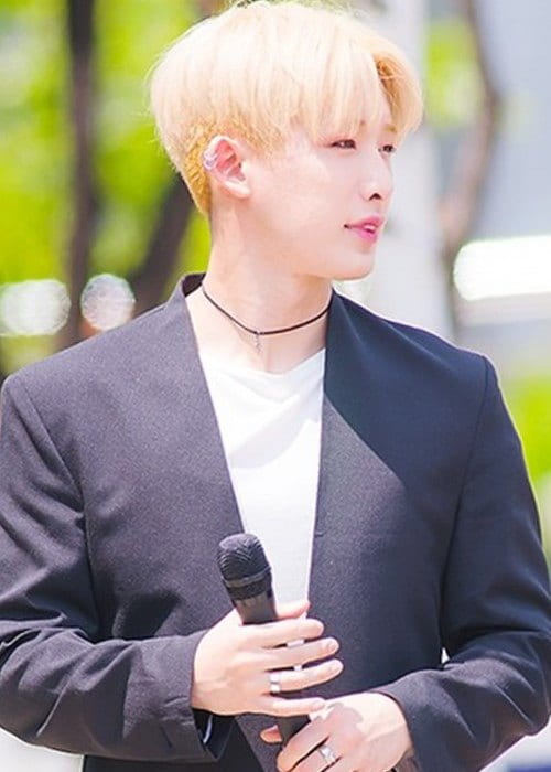 Wonho at a fan meet in May 2016