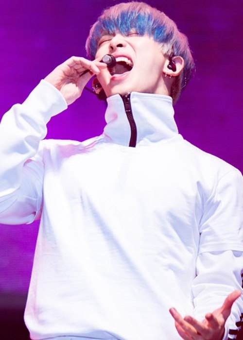 Wonho during a performance in October 2016