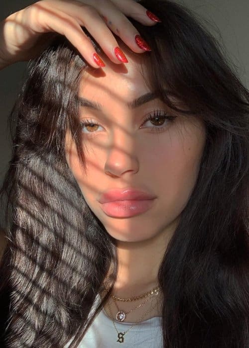 Claudia Tihan in an Instagram selfie as seen in December 2018