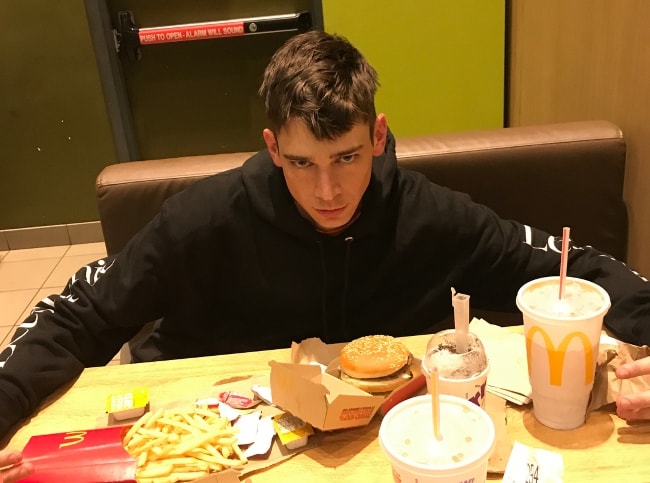 Cole Mohr as seen while eating in October 2017