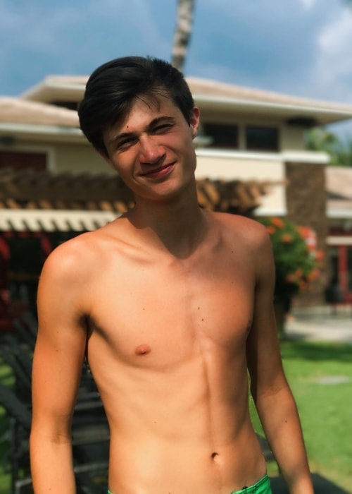 Dylan Mitchell posing shirtless in Waikoloa, Hawaii in August 2017