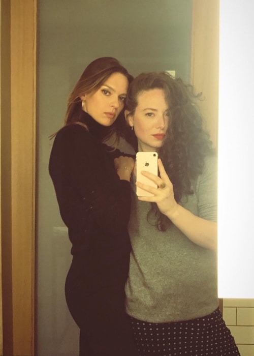 Elise Crombez (Left) in a mirror selfie with Chloe Hartstein in July 2018