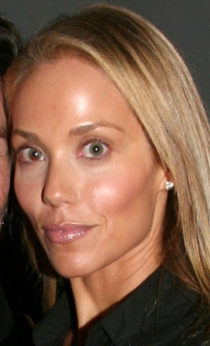 Elizabeth Berkley at the 2008 Los Angeles Art Show