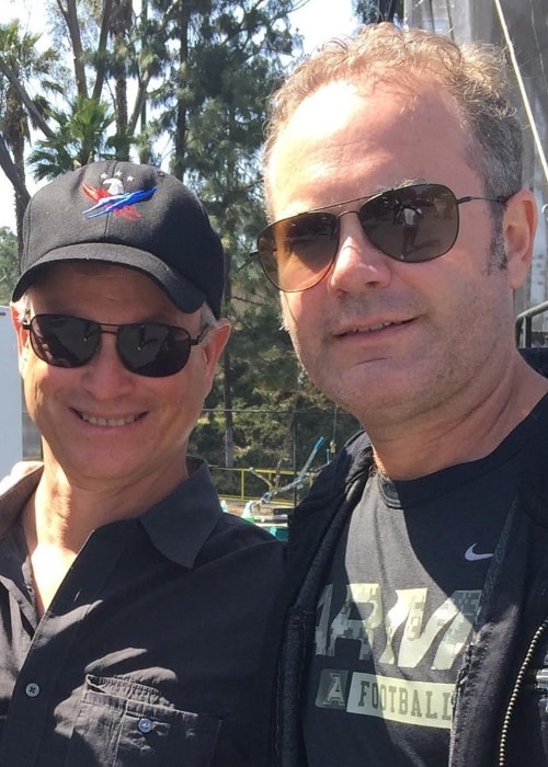 Gary Sinise in a selfie with John Ondrasik (Right)