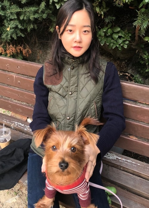 Hyoni Kang with her dog in November 2018