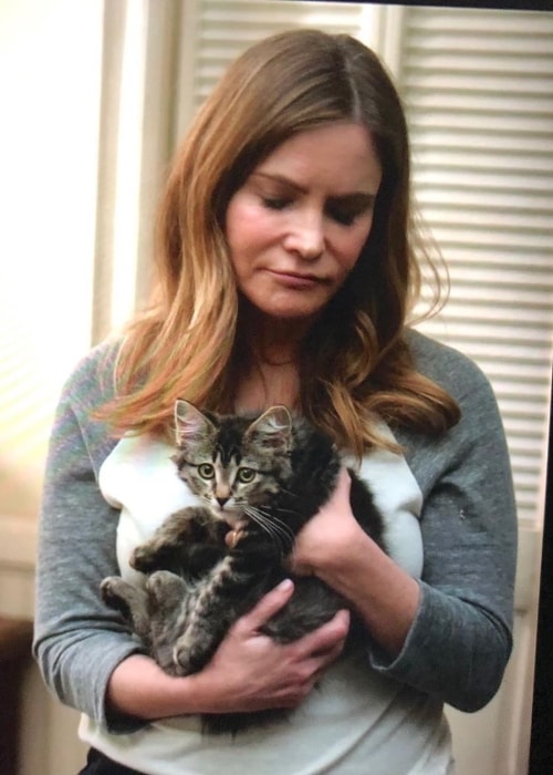 Jennifer Jason Leigh with a cat