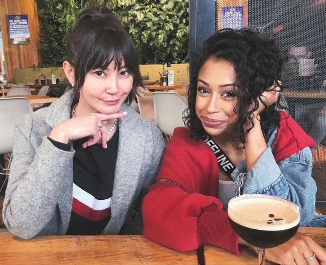 Kimiko Glenn (Left) with Liza Koshy in August 2018