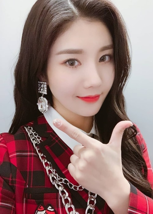 Kwon Eun-bi in a dazzling selfie