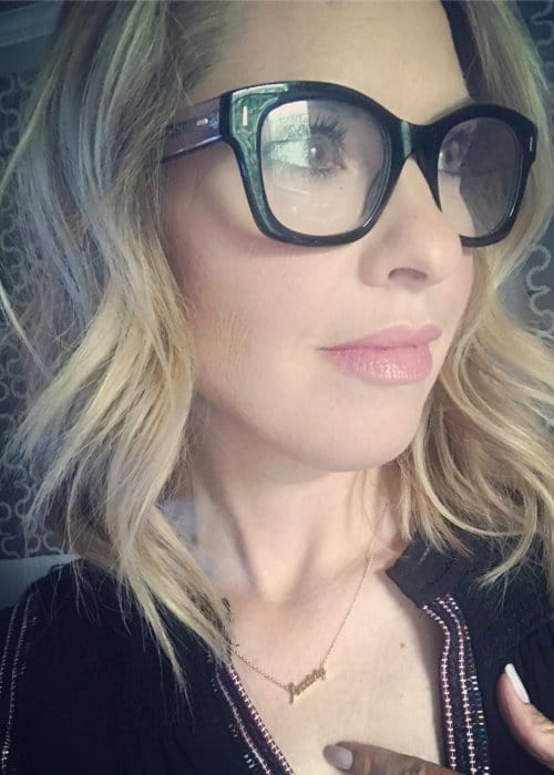 Leslie Grossman in an Instagram selfie as seen in May 2018