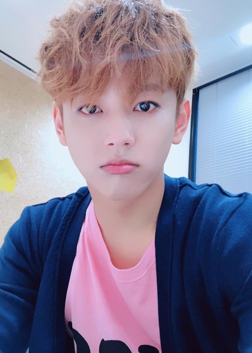 Seyong taking a selfie in September 2018