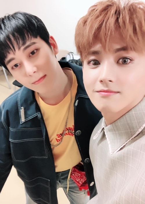 Seyong taking a selfie with a fellow artist in July 2018