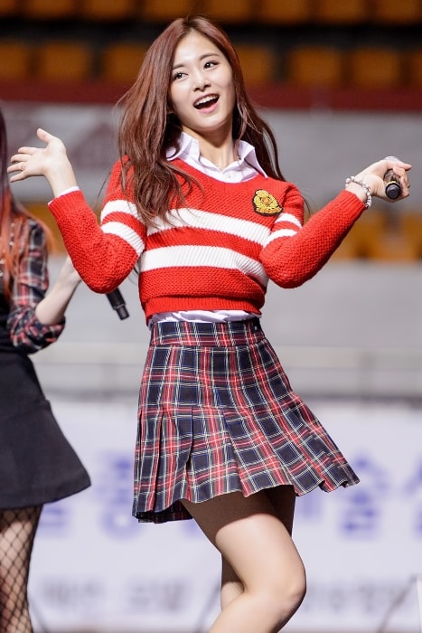 Tzuyu as seen while performing at Seoul Arts College in February 2016