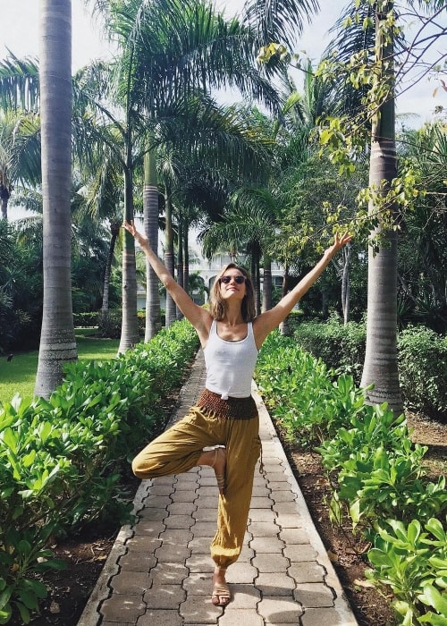 Bailey Noble posing in Tulum in December 2018