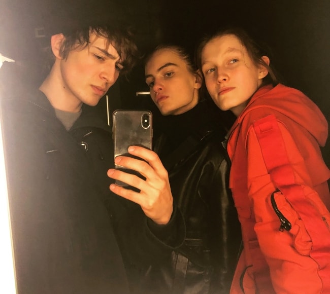 Dylan Fender in a mirror selfie with Nina Marker (Center) and Tessa Bruinsma (Right) in February 2018