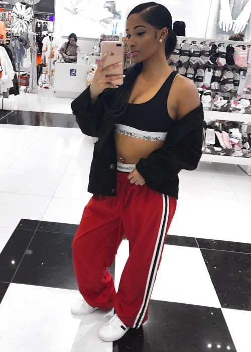 Kennedy Cymone in a mirror selfie in May 2017