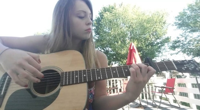 Madison Willow with her guitar in August 2015