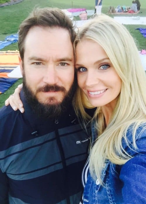 Mark-Paul Gosselaar and Catriona McGinn in a selfie in November 2016