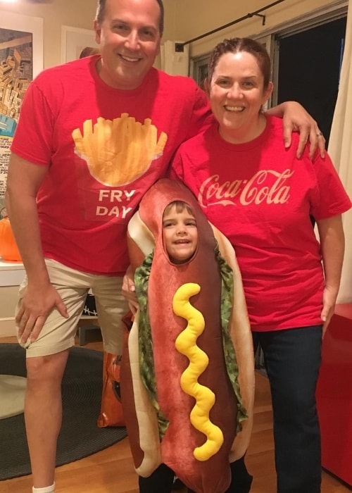 Donna Lynne Champlin in a Halloween picture with her family in November 2016