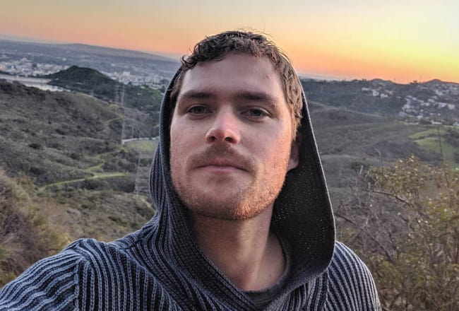 Finn Jones in an Instagram selfie as seen in February 2019