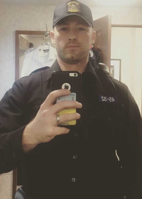 Jake McLaughlin as seen in a mirror selfie in February 2018