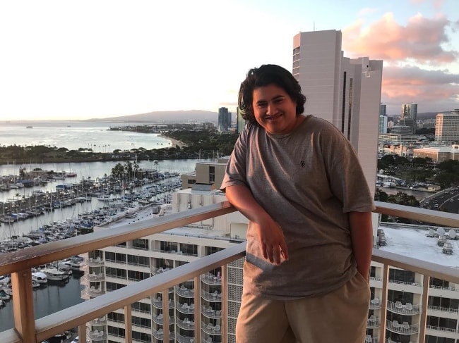 Julian Dennison posing while in Hawaii in December 2018