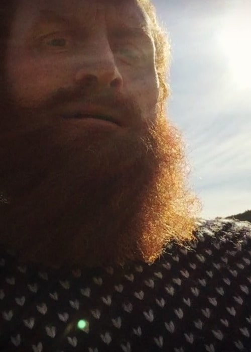  Kristofer Hivju egy szelfiben, ahogy 2018 májusában látták