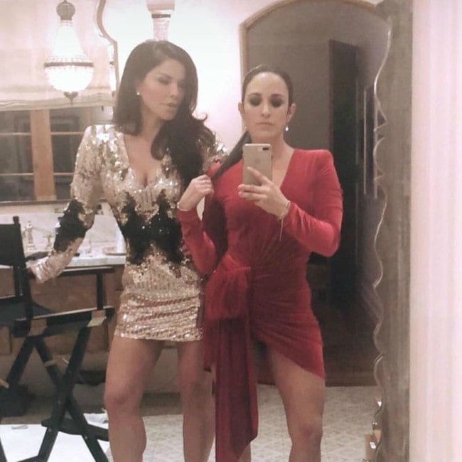 Lauren Sánchez as seen in a mirror selfie with Kelly Silva in January 2019