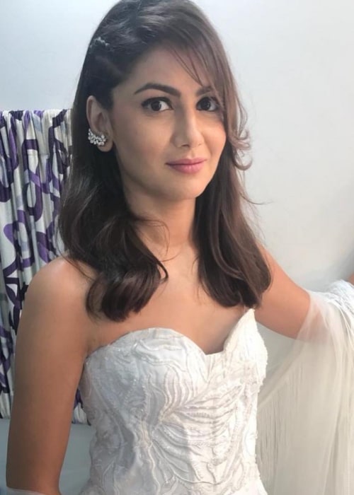 Sariti Jha Sex - Sriti Jha Height Weight Age Body Statistics Healthy Celeb ...