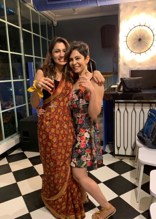 Sriti Jha as seen in a picture with Farishte Irani in February 2019