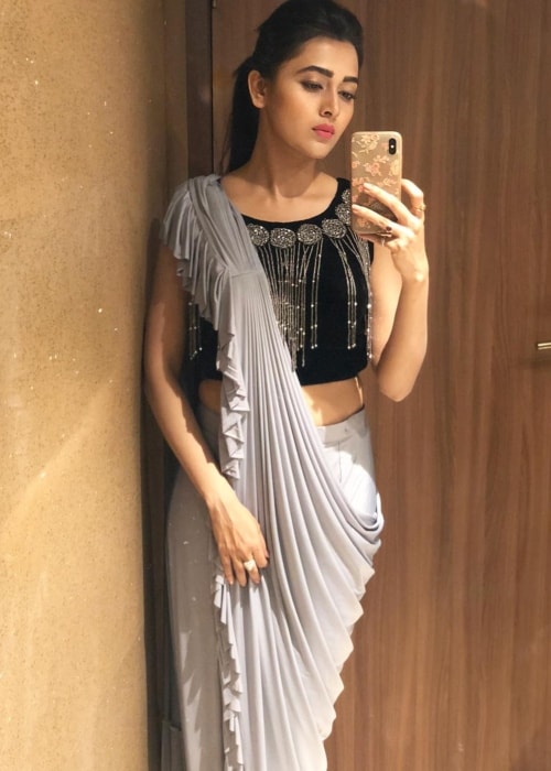 Tejaswi Prakash Wayangankar Height Weight Age Body Statistics Healthy Celeb