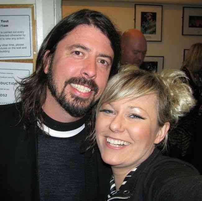 British singer songwriter Nika Boon with Dave Grohl at the Brixton Academy in London