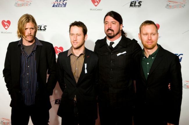 Dave Grohl with his bandmates from Foo Fighters in 2009