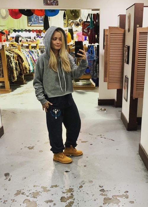 Emme Rylan in another Instagram Mirror Selfie in March 2019