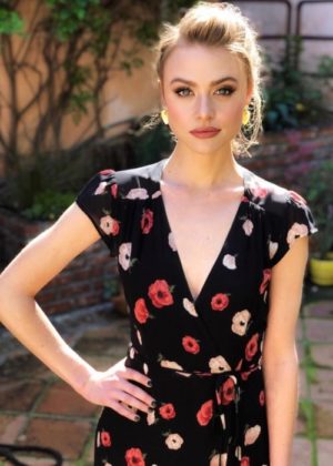 Hayley Erin Height, Weight, Age, Boyfriend, Family, Facts, Biography