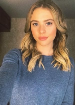 Hayley Erin Height, Weight, Age, Boyfriend, Family, Facts, Biography