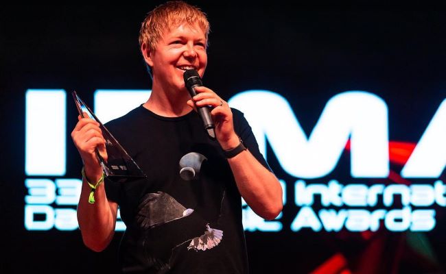 John Digweed Receiving Legacy Award at the IDMA2019 Awards