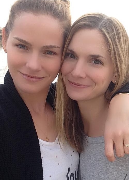 Kelly Overton as seen in a selfie with her sister Staci Overton Schmid in December 2015