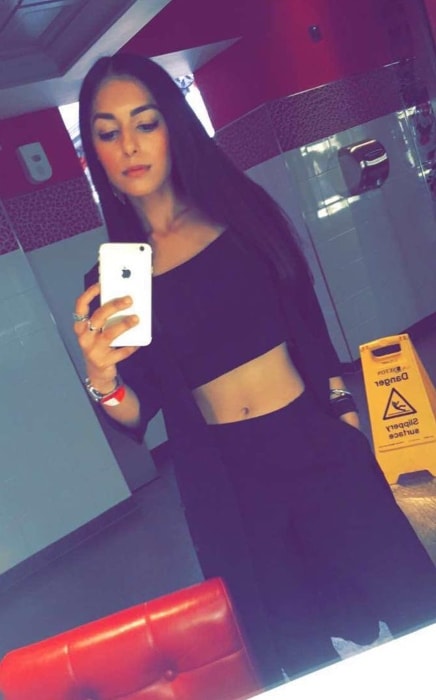 Manpreet Bambra as seen while taking a mirror selfie in April 2017