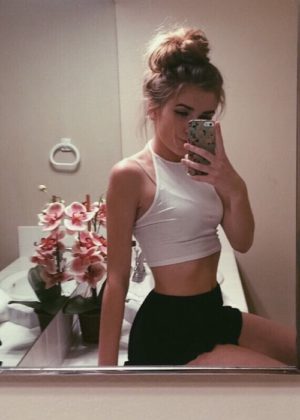 Mia Maples Height, Weight, Age, Boyfriend, Family, Facts, Biography