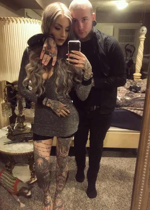 Ryan Ashley Malarkey appearing in a selfie with boyfriend Josh Balz on New Year's Day 2017