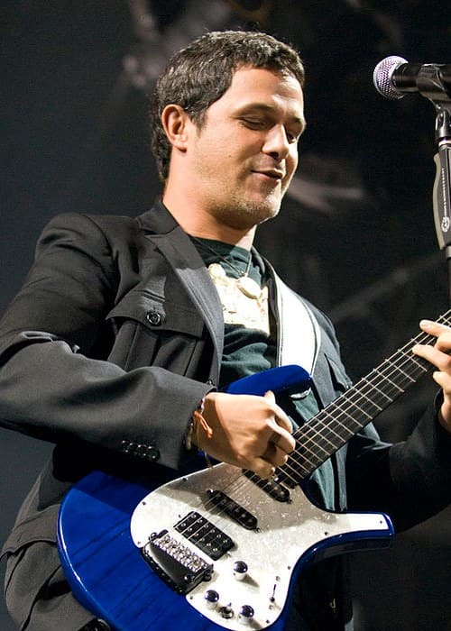 Alejandro Sanz during a performance in 2007