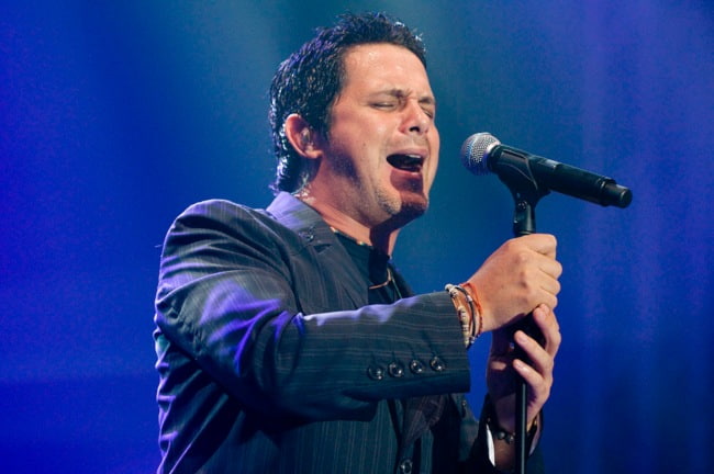 Alejandro Sanz during a performance in May 2008